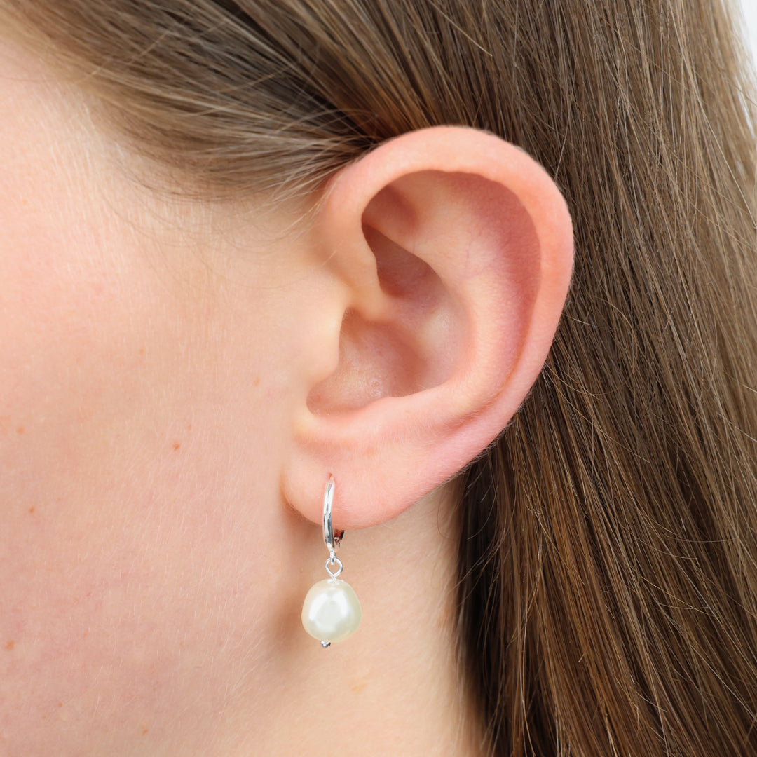 HELLOGORGEOUS-SterlingSilver-HuggieswithFreshwaterPearlDrop1