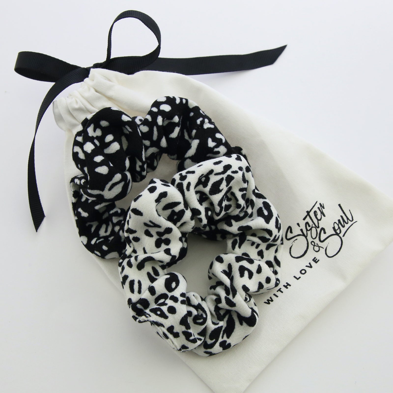 > Black Apple & Scrunchies TEACH LOVE INSPIRE Gift Bundle (L03)