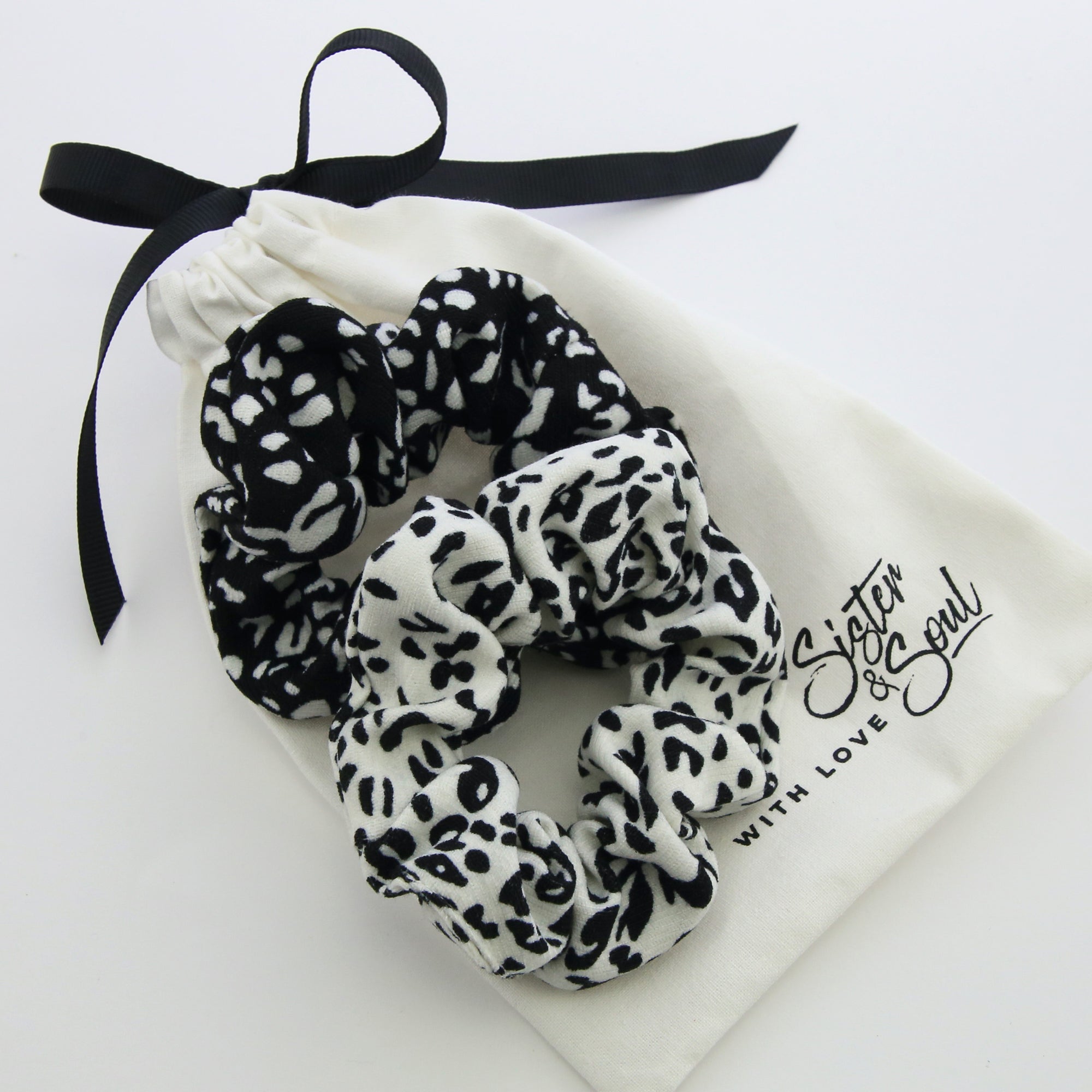 > Black Apple & Scrunchies TEACH LOVE INSPIRE Gift Bundle (L03)