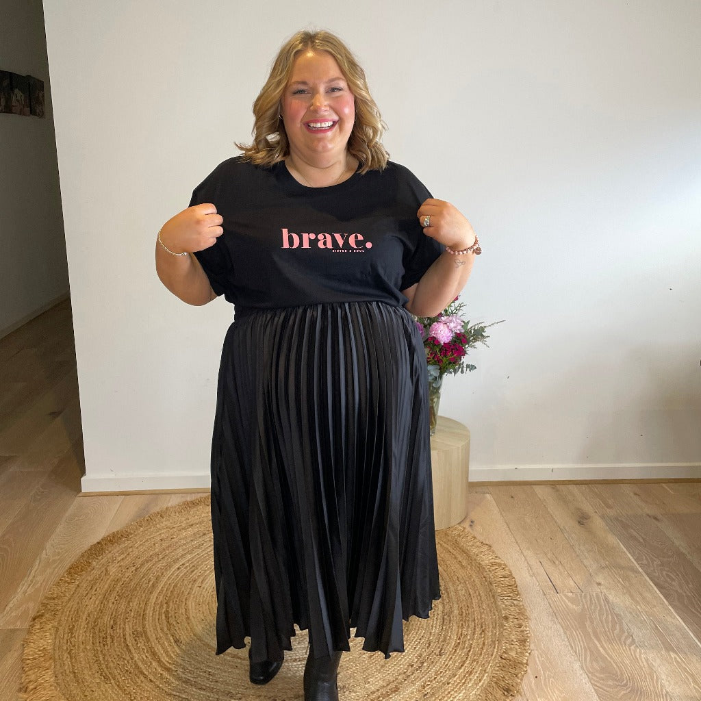 BRAVE - Oversized Fit - Plus Size Long Boxy Tee - Black with Pink Print